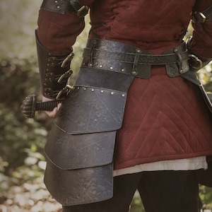 leg armor, larp leather armor, leather tassets. thighs armor, larp tassets