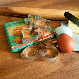 Very Nice Retro Vintage 1950s Biscuit/Cookie/Pastry Cutters