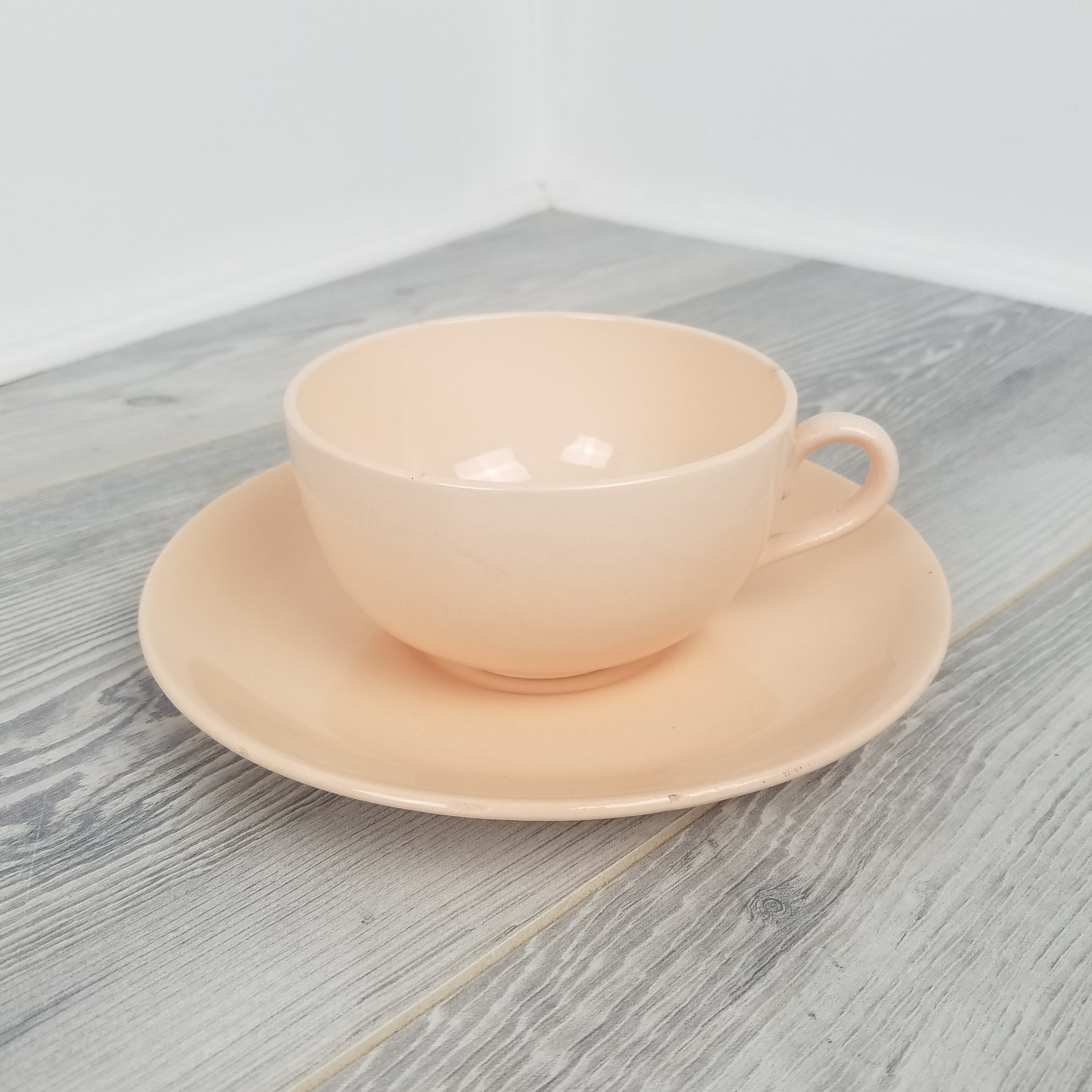 Une Jolie Tasse de Petit-Déjeuner Longwy et Une Soucoupe en Rose Saumon