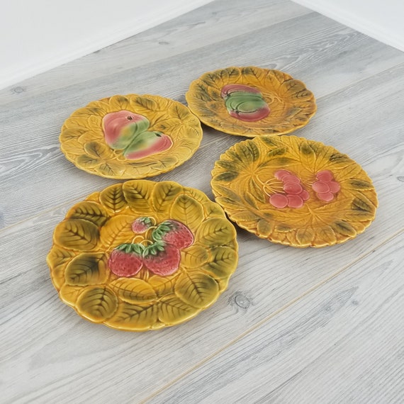 Vintage Hand Painted Decorative Fruit Dessert Plates Vintage Hand Painted Decorative Fruit Dessert Plates