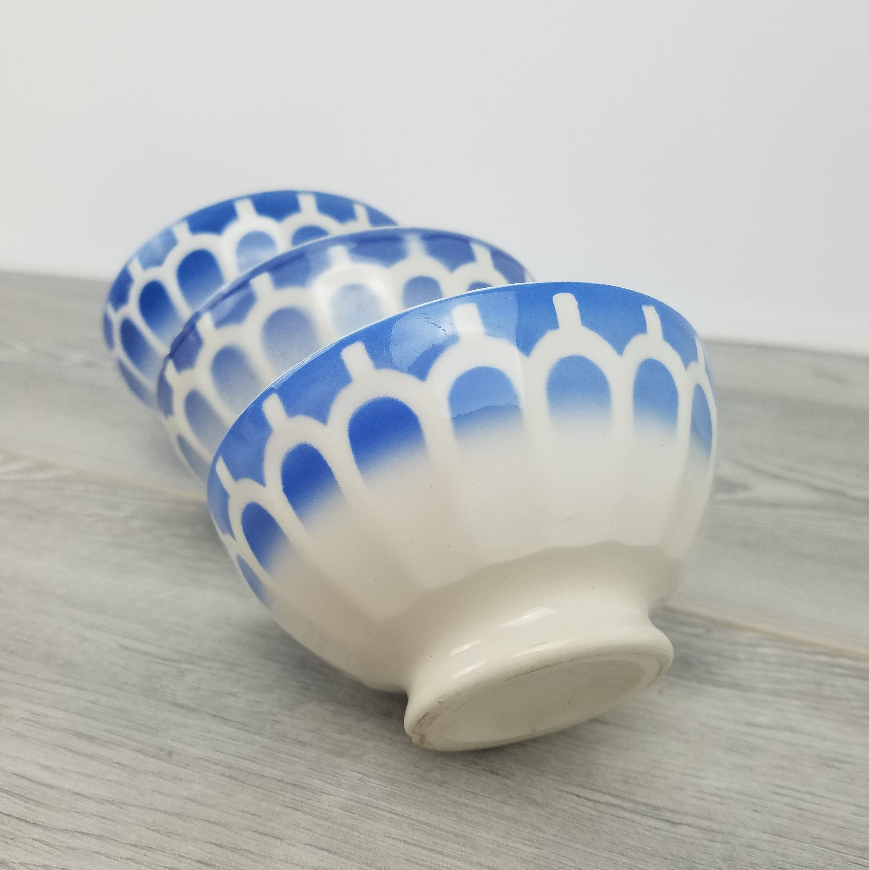 Un Trio de Jolis Bols Café Au Lait Couleur Petit Bleu