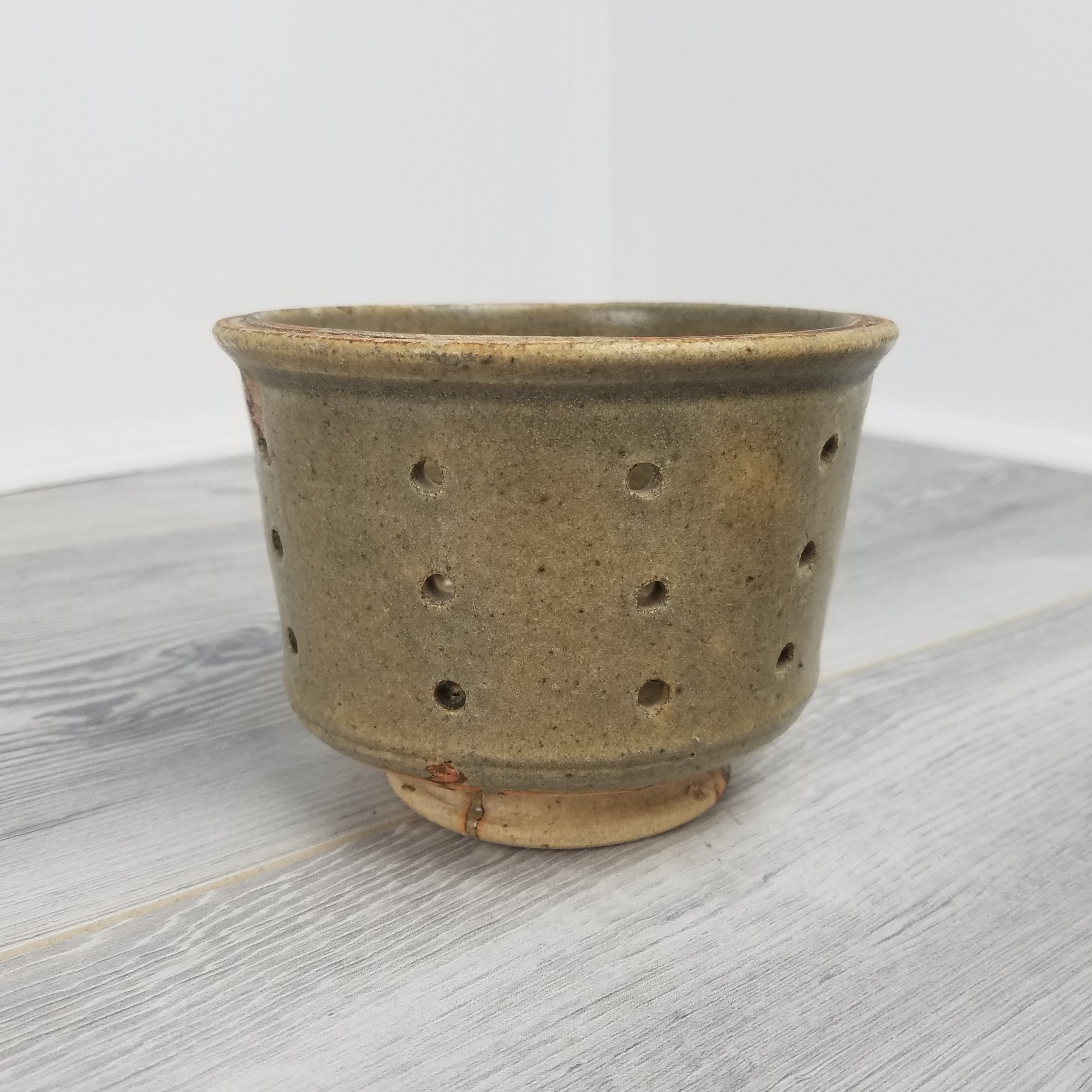 Rustique Mousse Partie Verte Glacée Pied Vintage Français Fromage Moule/Passoire