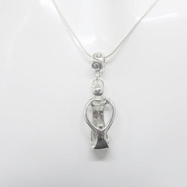 Gorgeous symbolic and meaningful handmade 18" 925 Sterling silver necklace with silver Carolyn Pollack Mother & Child pendant