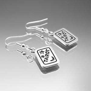 Pendientes de plata con dijes de cartas del Tarot simbólicos e inusuales • místicos • regalos para psíquicos • joyería hecha a mano • cartomancia • regalos para cartomantes