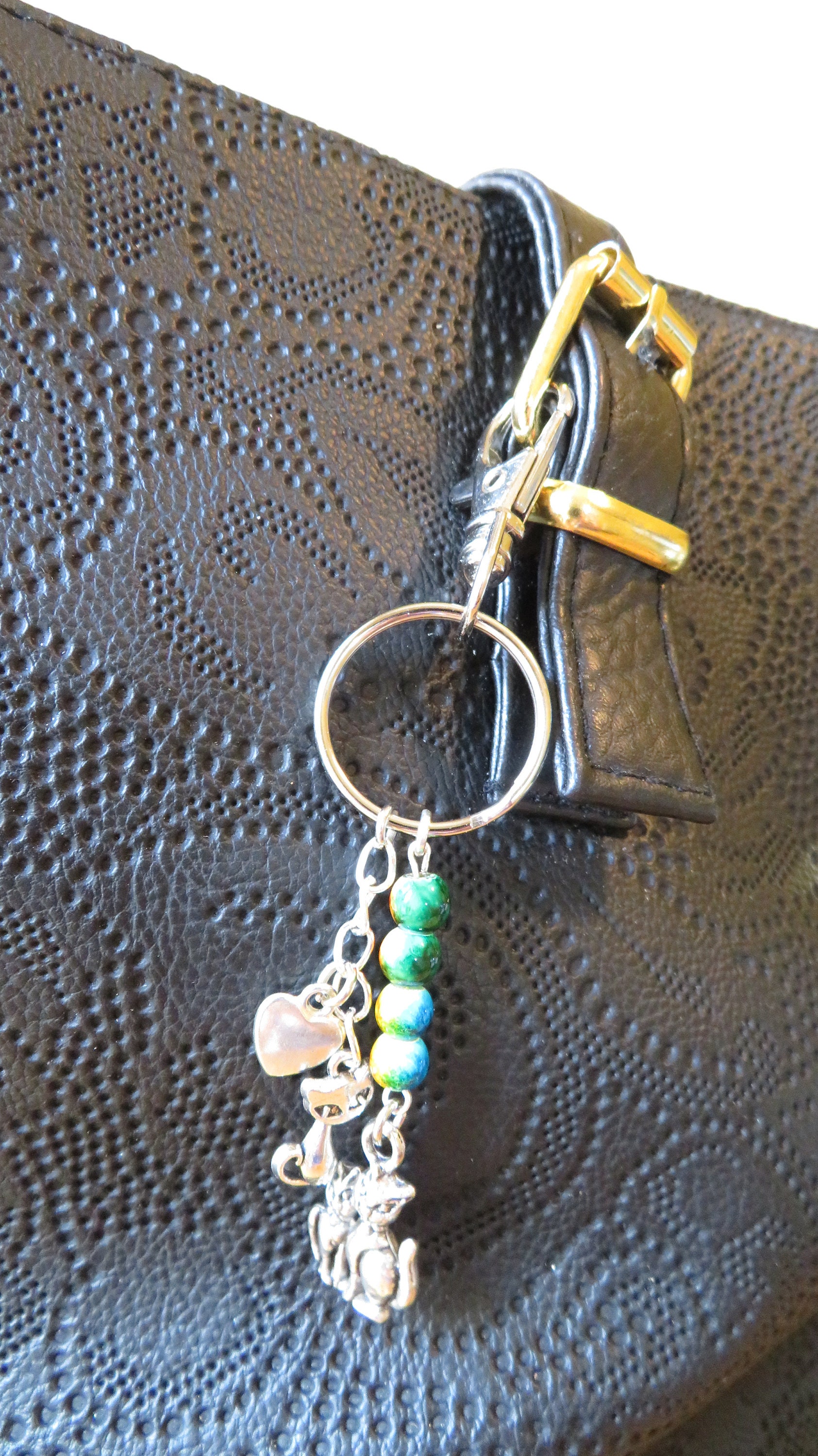 Bijou Pour Sac à Main - Chat Avec Brillants Sur Cuir Vert Pomme - Métal Couleur Argent