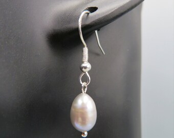 Gorgeous and elegant handmade 925 Sterling silver earrings with genuine freshwater grey pearls