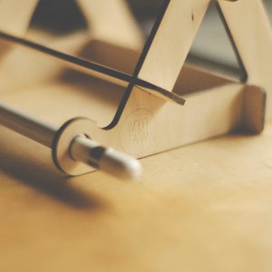 ipad Ständer | iPad Halter aus Holz |  Schichtholz Tablettständer | ApfelStifthalter | iPhone Ständer |