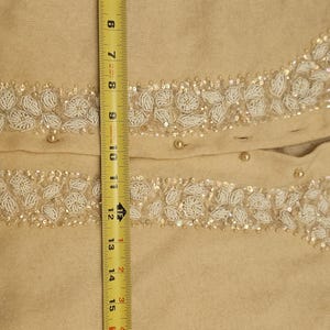 Like new perfect vintage Cardigan 50s 60s hand beaded sequins pearl buttons British Hong Kong M L Perfect for gift giving! afbeelding 7
