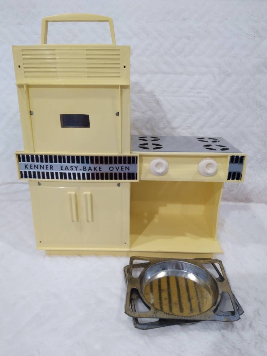 Yellow Kenner Easy-bake Oven, Original Box Included, Metal Baking Tray  Included, 60's Toys, Oven Still Works, Collectible Toys 