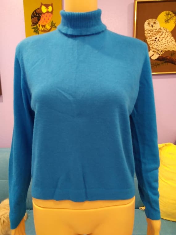 Mod 60s cashmere fitted cropped turtleneck asure … - image 2