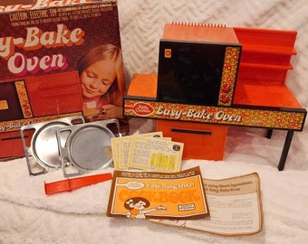 Mint Like New working 1973 Kenner Easy Bake Oven red blue Green 1960s 1970s toy, retro toys, toy collectables, bake a cake Suzy Homemaker