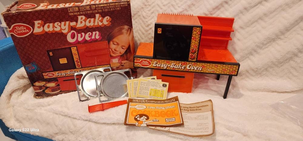 Toy oven  oven:1964 Easy-Bake Oven - Kenner — Google Arts & Culture