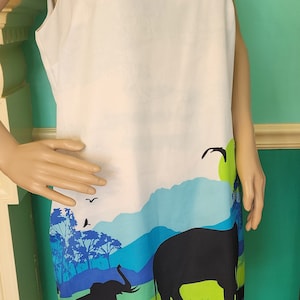 1960s Mod Elephant Safari Shift Dress Beautiful S M Blue Green color block