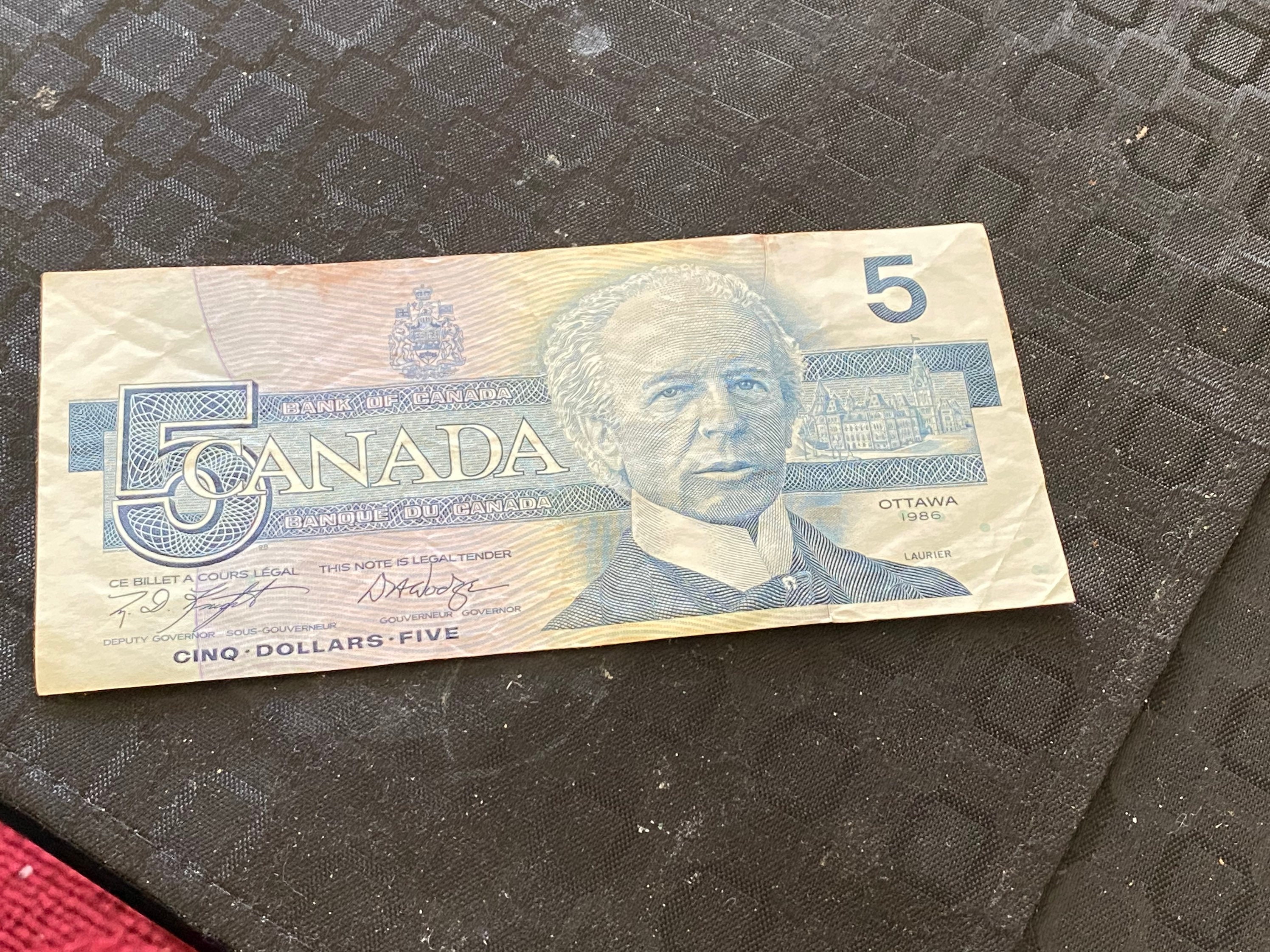 カナダドル(CAD) ☆外国貨幣【カナダ紙幣/コイン総額55ドル：紙幣5枚、コイン