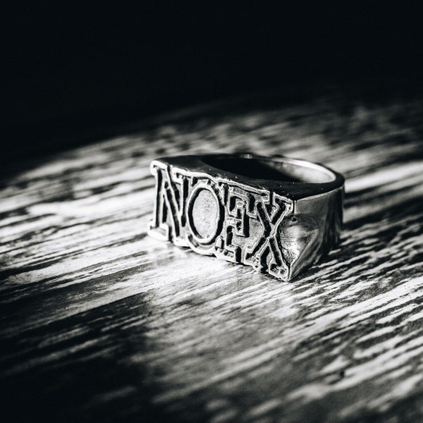 Nofx badass ring , slipknot , blink 182 , green day , lamb of god , megadeth , motorhead , misfits skull ring , metal , rock , punk rock