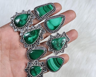 Anello statement con malachite: pietra preziosa verde, ottone placcato argento