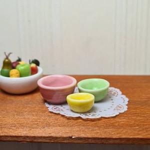 Dollhouse miniature set 3, ceramic mixing bowls, kitchen bowl set, 3 colours.