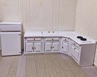 1:24 white 5pc kitchen set, timber, all working doors and drawers.