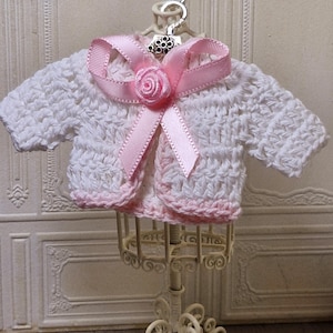 1:12 scale Hand knitted dolls cardigan.