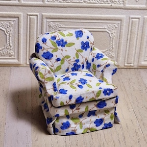 1:24 Scale Blue floral arm chair.