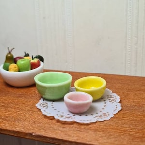 Dollhouse miniature set 3, ceramic mixing bowls, kitchen bowl set, 3 colours.