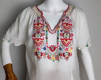 Vintage Peasant Blouse, 70s Hungarian Hand Embroidered Blouse, Traditional Boho Folk Blouse, Floral Embroidery Ethnic Top, Bohemian Chic, XL