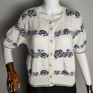 Austrian Knit Cardigan, 80s Dirndl Floral Cardigan, Traditional Trachten Boho Sweater, Oktoberfest Tyrol Cardigan, Bavarian Folk Knitwear, M