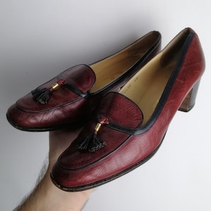 ETIENNE AIGNER Damen Quasten Loafers, 80er Jahre Echtleder Slip On Schuhe, Burgunderrote Mid Heel Loafers, Vintage Designer Classic Schuhe