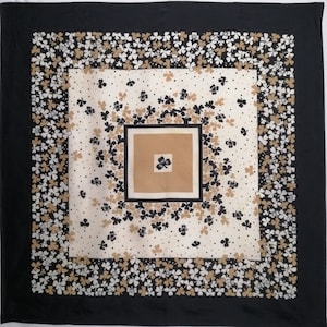 Foulard carré en soie trèfle, foulard à imprimé trèfle, grand foulard floral des années 70, foulard à col en soie roulé à la main, accessoire en soie pure, cadeau pour elle