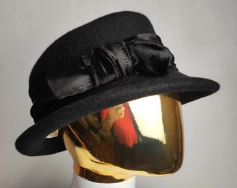 Kapelusz wełniany damski z lat 80., kapelusz z krótkim rondem, czarny kapelusz fedora damski, elegancki kapelusz mod, aksamitny kapelusz trilby, akcesoria z połowy wieku, rozmiar 56