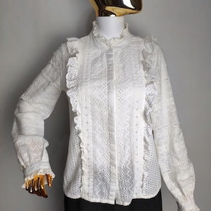 80s Cutwork Lace Blouse, Romantic Victorian Top, White Cotton Secretary Blouse, Austrian Ruffled Blouse, Ladies Elegant Feminine Blouse, M L