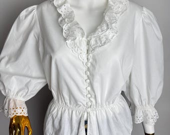 Blusa austriaca con mangas abullonadas, top Trachten de encaje con ojales, blusa blanca Dirndl para Oktoberfest, camisa folklórica tirolesa, blusa bávara alemana con volantes, talla L