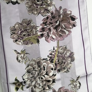 OSCAR De La RENTA Pañuelo de seda floral vintage Diseñadora estadounidense firmado Bufanda de seda pura enrollada a mano Bufanda de cuello largo de mujer Regalo único para ella