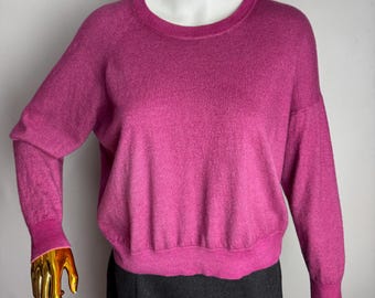 Bijgesneden trui FALCONERI kasjmier, zachte gebreide Italiaanse kasjmier trui, fuchsia trui met ronde hals, minimalistische klassieke damesgebreide trui