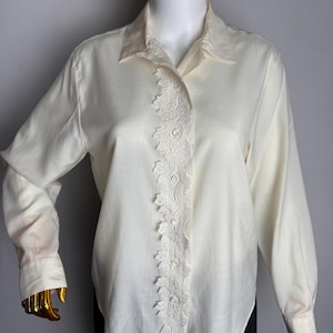 80s Lace Trim Blouse, Ivory Soft Cream Blouse, Floral Lace Button Up, Romantic Feminine Secretary Blouse, Long Sleeve Elegant Retro Shirt, M