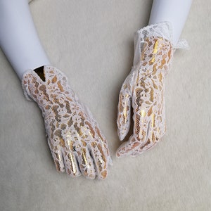 Floral Lace Gloves, Lace Bridal Wedding Gloves, 80s Delicate White Gloves, Wrist Length Evening Gloves, Ivory Tea Party Gloves, Small Size