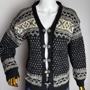 80s Norwegian Wool Knit Cardigan, Nordic Folk Sweater, Scandinavian Pattern Cardigan, Womens Hook Eye Wool Sweater, Warm Winter Knitwear, M