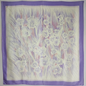 Foulard en soie à imprimé floral, foulard carré élégant des années 80, foulard en soie pour femme, grande écharpe roulée à la main, accessoire en soie pure, cadeau unique pour elle