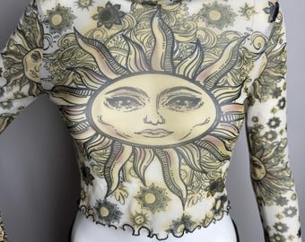 Top in rete con stampa solare Y2K, camicetta trasparente con motivo celeste, top corto da festival anni '90, top trasparente a maniche lunghe, camicia in rete cosmica con astrologia