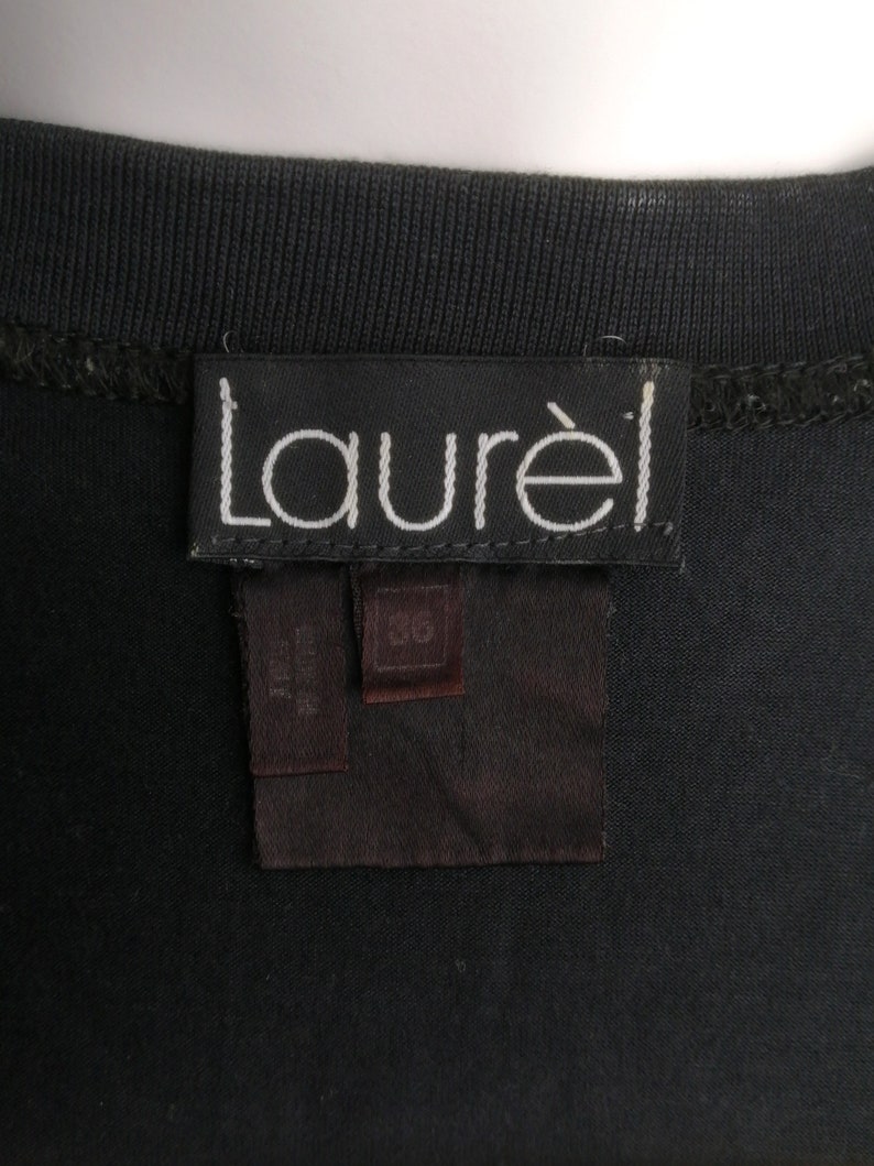 May include: Black tag with white text that reads "Laur&egrave;l" and a smaller black tag with white text that reads "L/G"