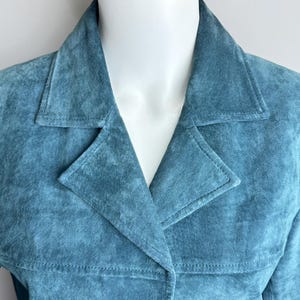 90-tals dammockajacka, skifferblå äkta läderkavaj, minimalistisk westernkappa, klassisk retro höstjacka, tidlösa mockaytterkläder, M L bild 6