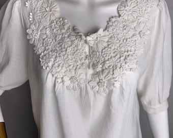 Floral Lace Neckline Blouse, White Puff Sleeve Blouse, Romantic Boho Top, Feminine Cotton Prairie Shirt, Elegant Cottagecore Peasant Blouse