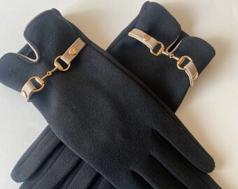 Snaffle bit buckle gloves