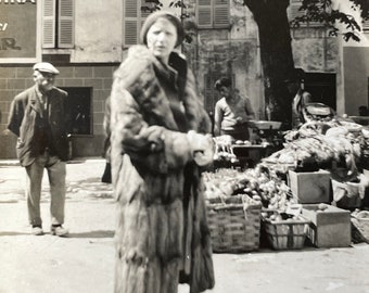 Original Vintage Photo: ‘Fur? In Summer?’ 1920s Fashion Photography Women Trendy Style Photograph Social History #030