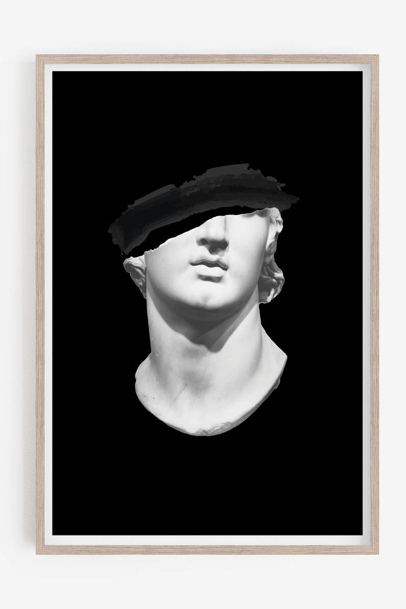 K&ouml;nnte beinhalten: Ein Schwarzwei&szlig;bild eines Gipsb&uuml;sten eines Menschen mit einem schwarzen Pinselstrich, der die Augen bedeckt. Die B&uuml;ste ist vor einem schwarzen Hintergrund platziert.