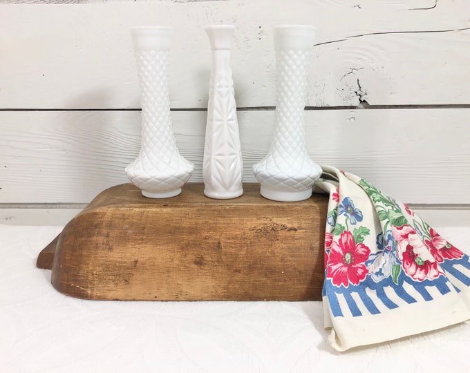 Beautiful Vintage 9\u201d Milkglass Vases