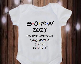Born 2023 The One Where I&#39;m Worth The Wait Baby Body. Body per bebè Friends. Amici Fan.