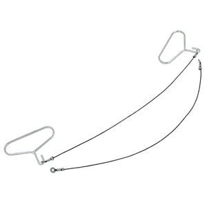 Könnte beinhalten: Eine Zweihand-Säge mit einem schwarzen Kabel und silbernen Metallgriffen. Die Säge wird zum Schneiden von Holz verwendet.