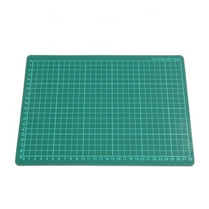 A4 Schneidematte 30cm X 22cm 3mm Mit metrisch gedruckten Gitter Linien Zum Schneiden PapierKarte Hobby Basteln DIY Werkstatt Markierung Anleitungen genaue Schneidematte