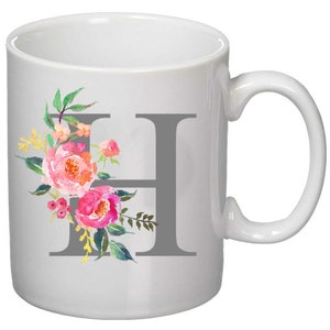 Personalize o copo de caneca com nome inicial da letra. Caneca de chá de café de 11 onças ou 15 onças.